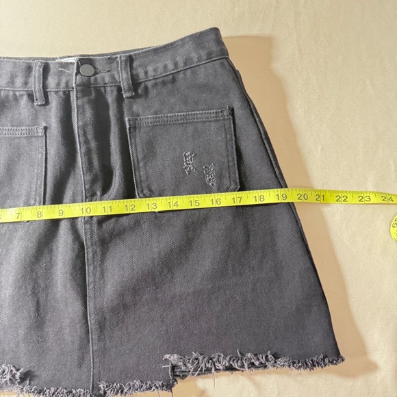 Anthropologie SAGE THE LABEL Distressed Denim Mini Skirt Black Raw Hem Size M - Picture 3 of 12